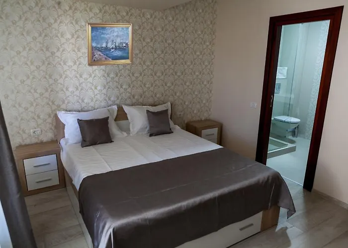 Regal Marine Penzion 3*